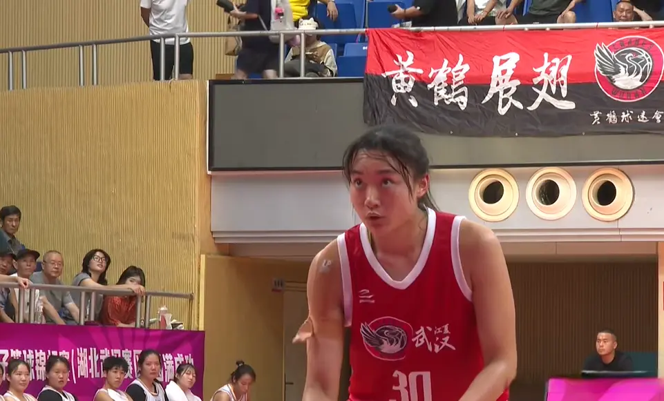 足以可见武, 彭华倩, alt 足以可见武, 彭华倩, alt